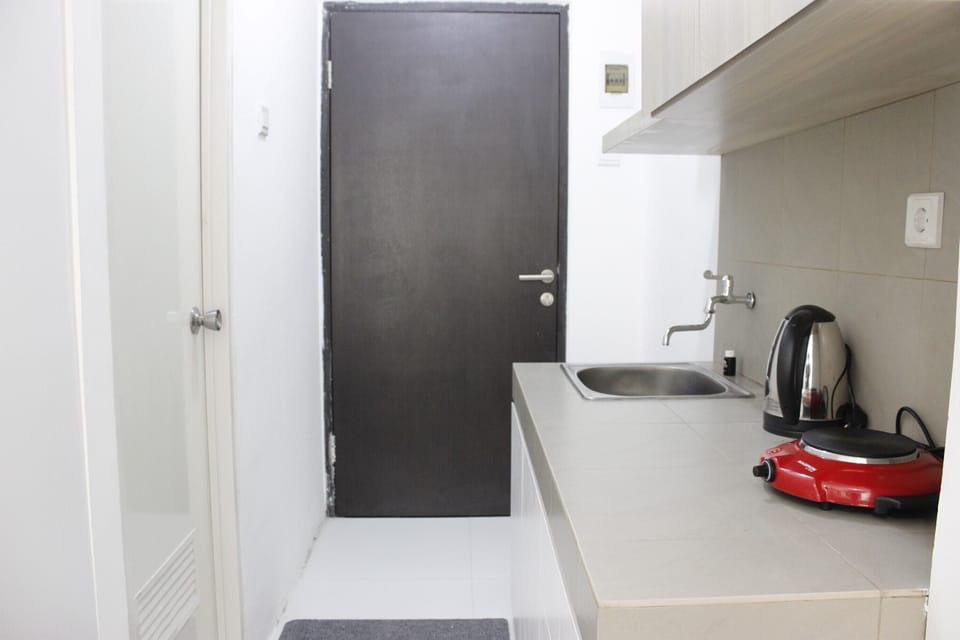 Room | Private kitchen | Fridge, stovetop, cookware/dishes/utensils