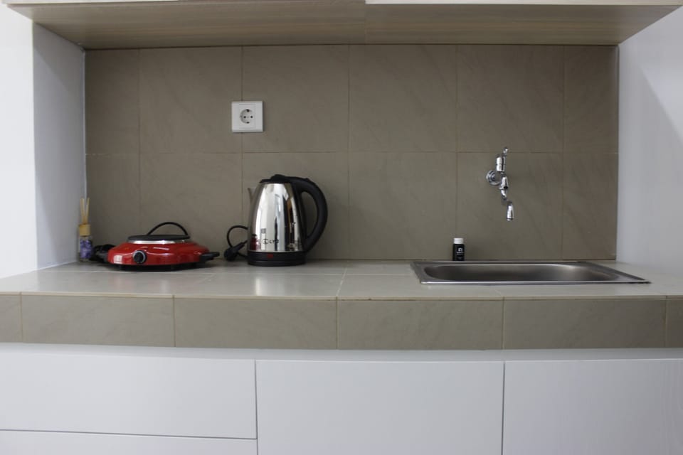 Room | Private kitchen | Fridge, stovetop, cookware/dishes/utensils