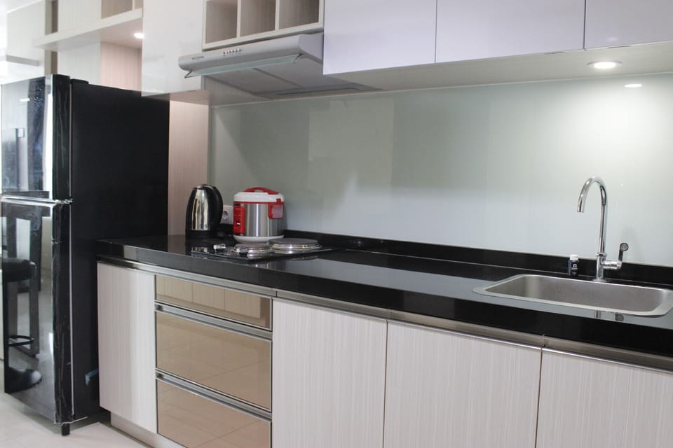 Room | Private kitchen | Fridge, stovetop, electric kettle, cookware/dishes/utensils