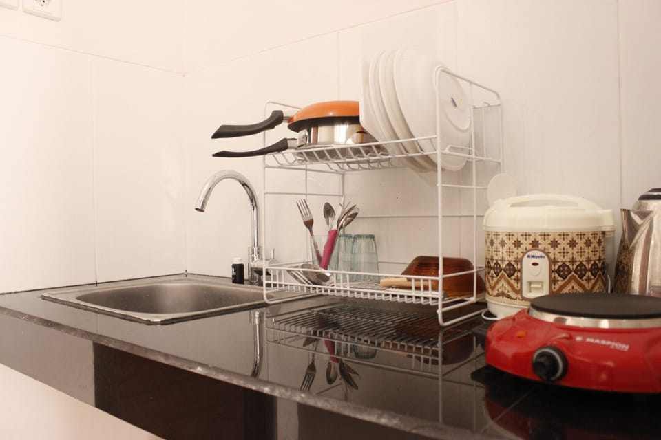 Room | Private kitchen | Fridge, stovetop, cookware/dishes/utensils