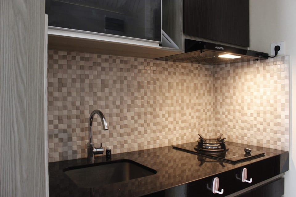 Room | Private kitchenette | Fridge, microwave, stovetop, electric kettle