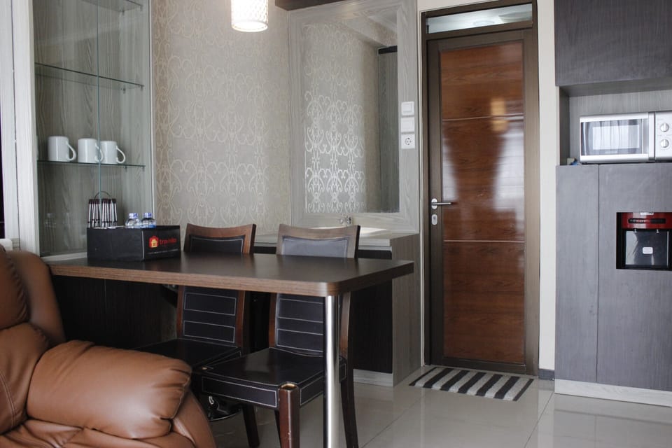 Fridge, microwave, stovetop, electric kettle