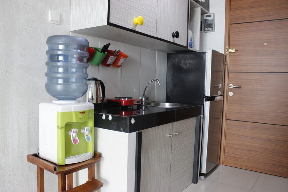 Room | Private kitchen | Fridge, stovetop, cookware/dishes/utensils
