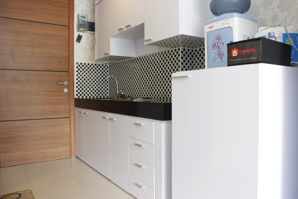 Room | Private kitchen | Fridge, stovetop, cookware/dishes/utensils