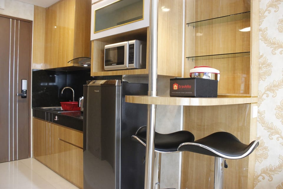 Room | Private kitchen | Fridge, stovetop, cookware/dishes/utensils