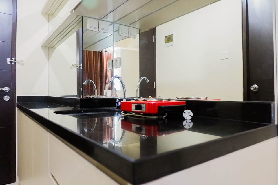 Room | Private kitchen | Fridge, stovetop, cookware/dishes/utensils
