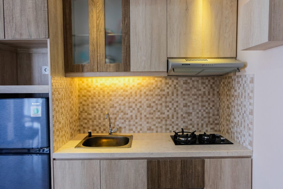Room | Private kitchenette | Fridge, stovetop, cookware/dishes/utensils