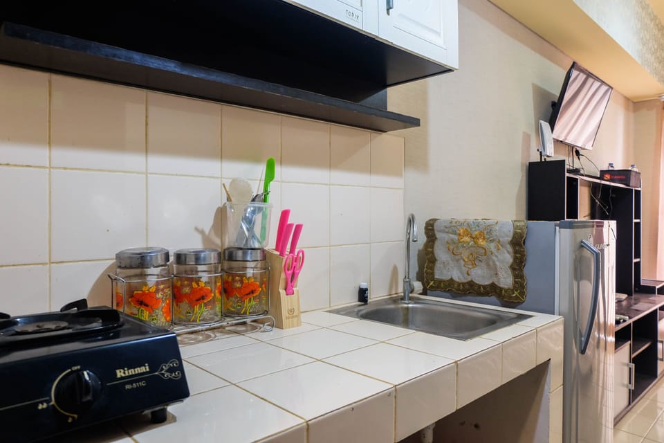Room | Private kitchen | Fridge, stovetop, cookware/dishes/utensils