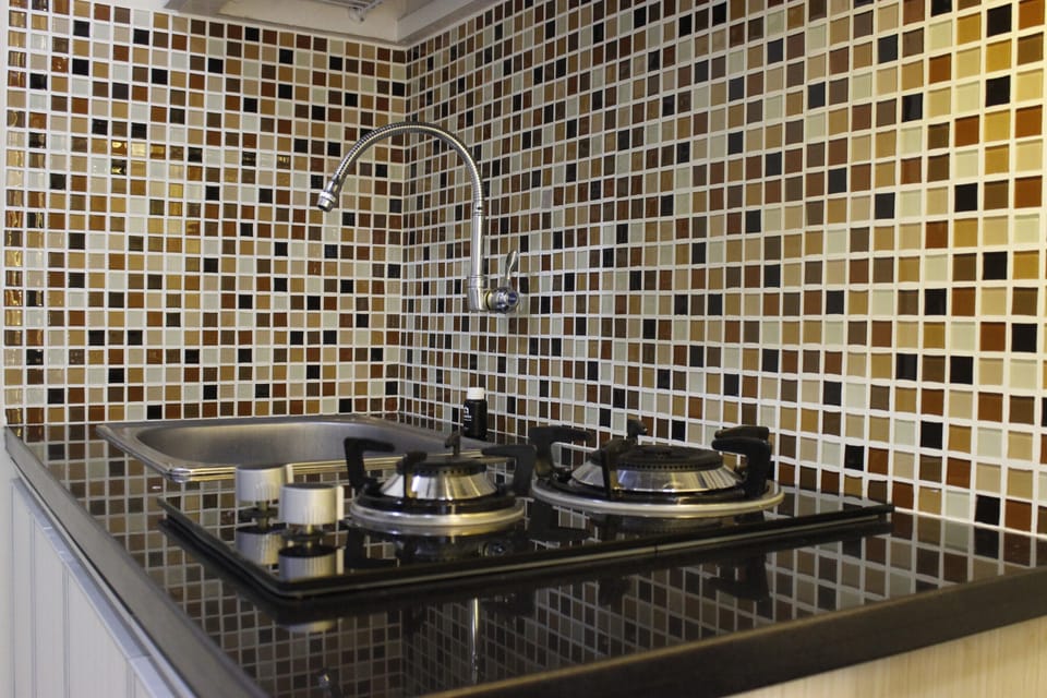 Room | Private kitchen | Fridge, stovetop, cookware/dishes/utensils