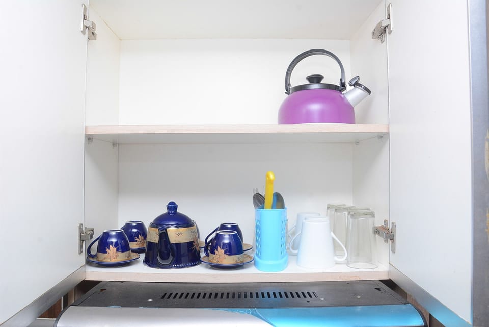 Room | Private kitchen | Fridge, stovetop, cookware/dishes/utensils