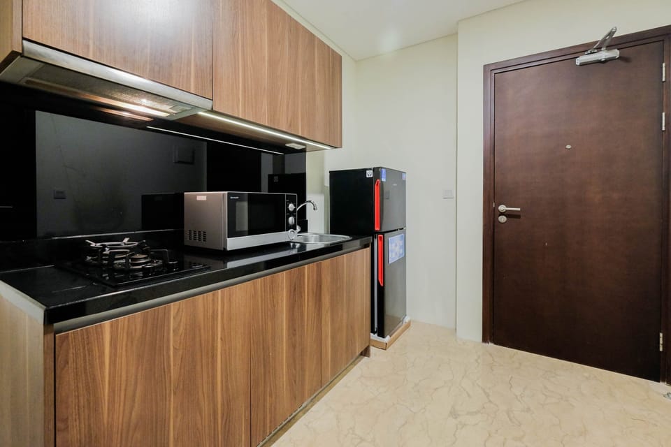 Room | Private kitchenette | Fridge, microwave, stovetop, electric kettle