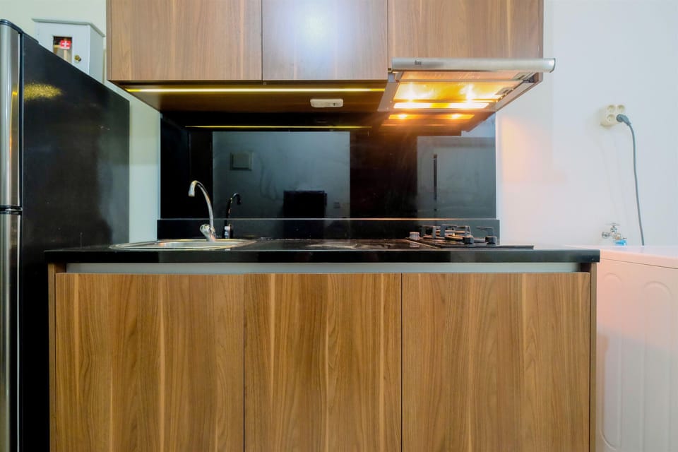 Room | Private kitchenette | Fridge, stovetop, cookware/dishes/utensils