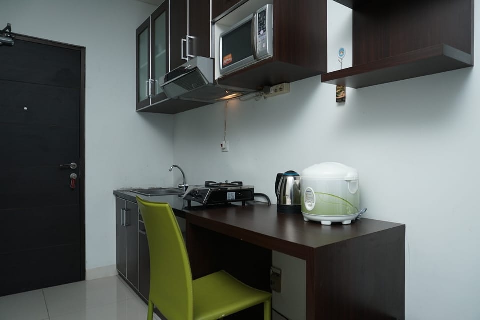 Fridge, microwave, stovetop, electric kettle