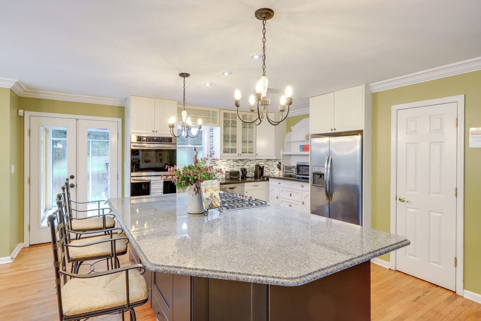 Kitchen | Cooking Basics | Island Seating | Keurig Coffee Maker | 1st Floor