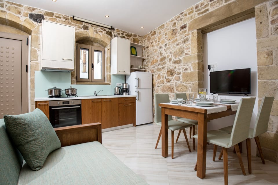 Apartment, 1 Bedroom | Private kitchen | Full-size fridge, oven, stovetop, coffee/tea maker