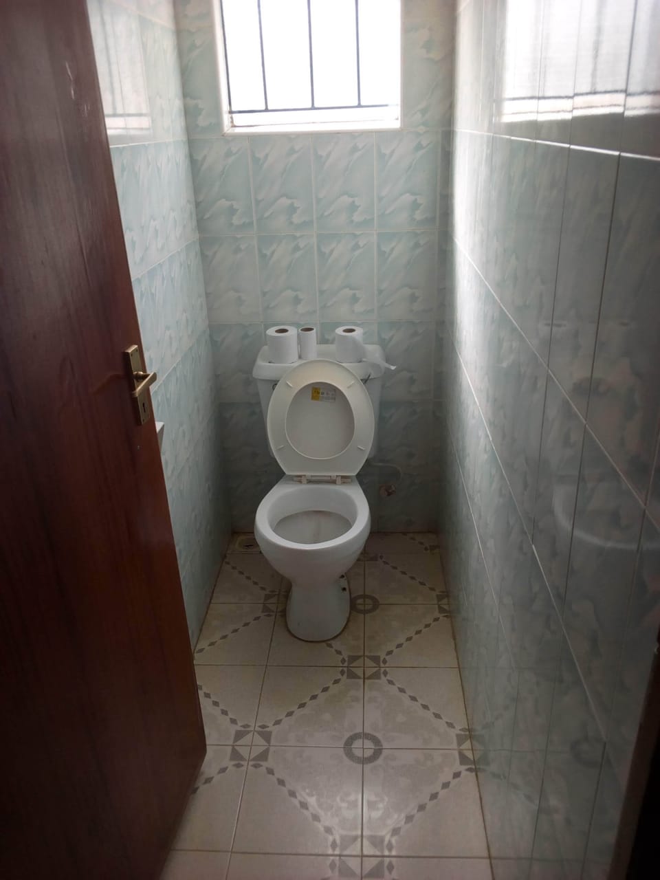 Twin Room | Bathroom | Rainfall showerhead, towels, soap, toilet paper