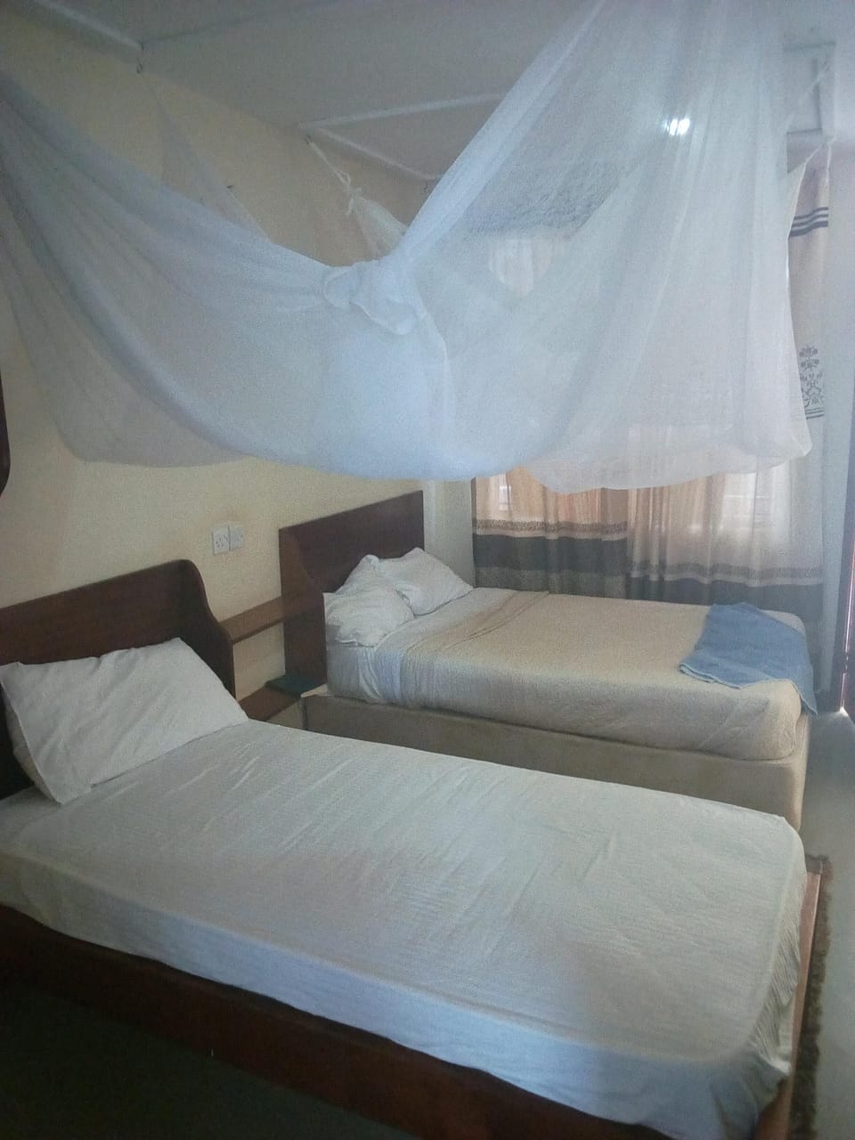 Twin Room | Minibar, desk, blackout drapes, free WiFi