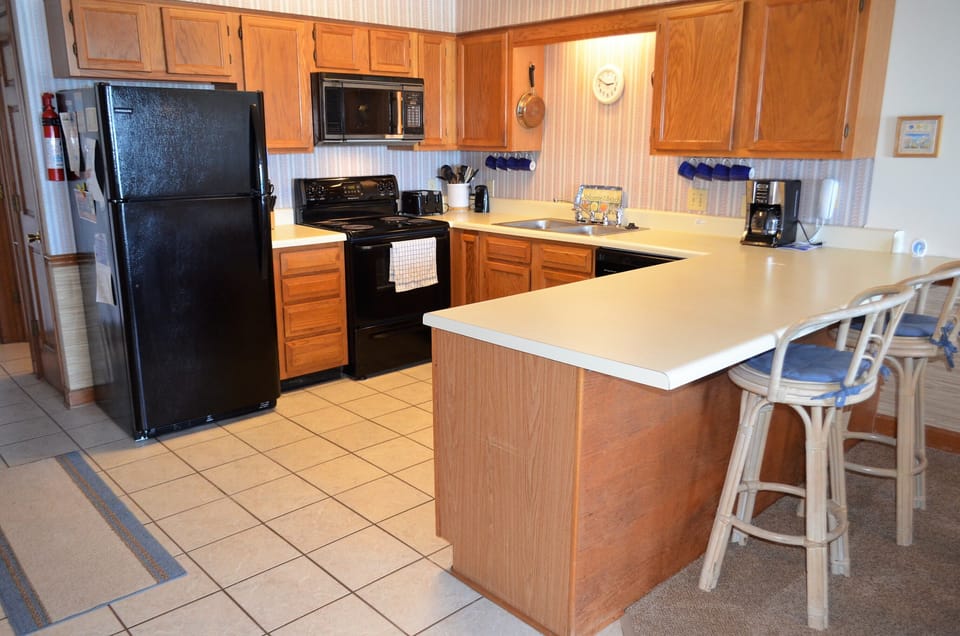 Breakfast bar overlooking the fully equipped kitchen