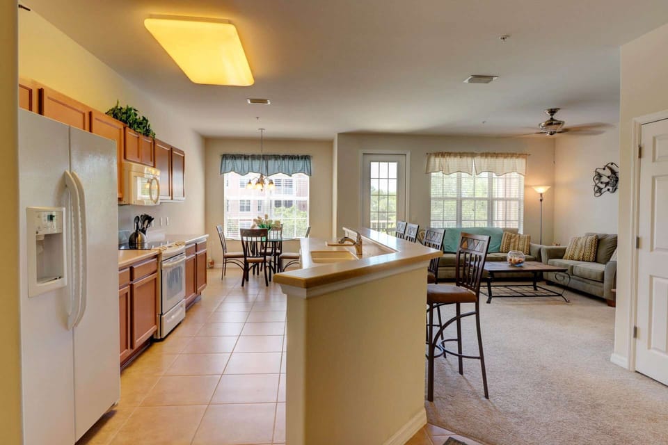 Enjoy a carefree lifestyle in this immaculate 3 bedroom condo, well equipped and comfortably furnished.