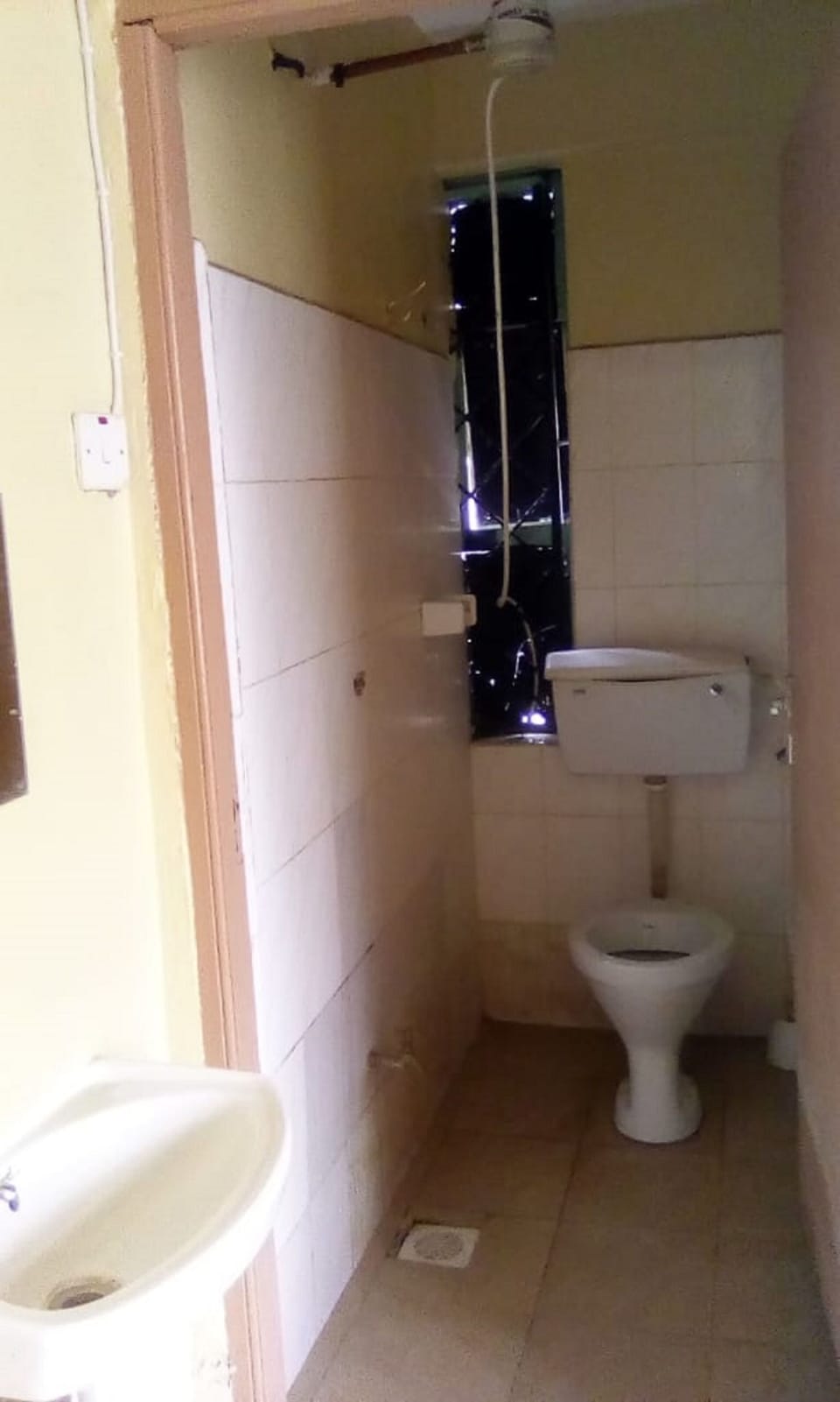 Double Room | Bathroom | Shower, rainfall showerhead, towels, soap