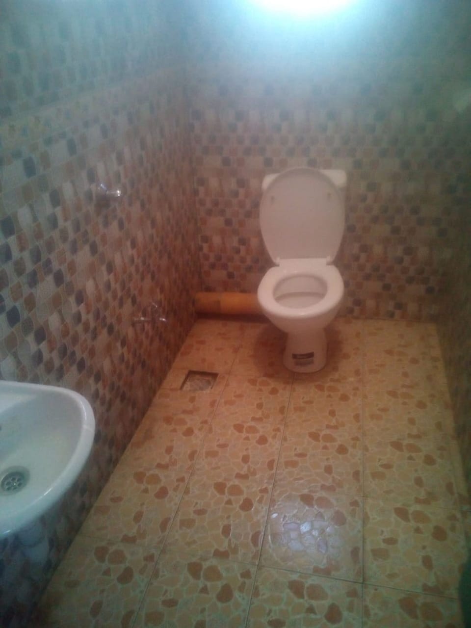 Single Room | Bathroom | Shower, rainfall showerhead, towels, soap