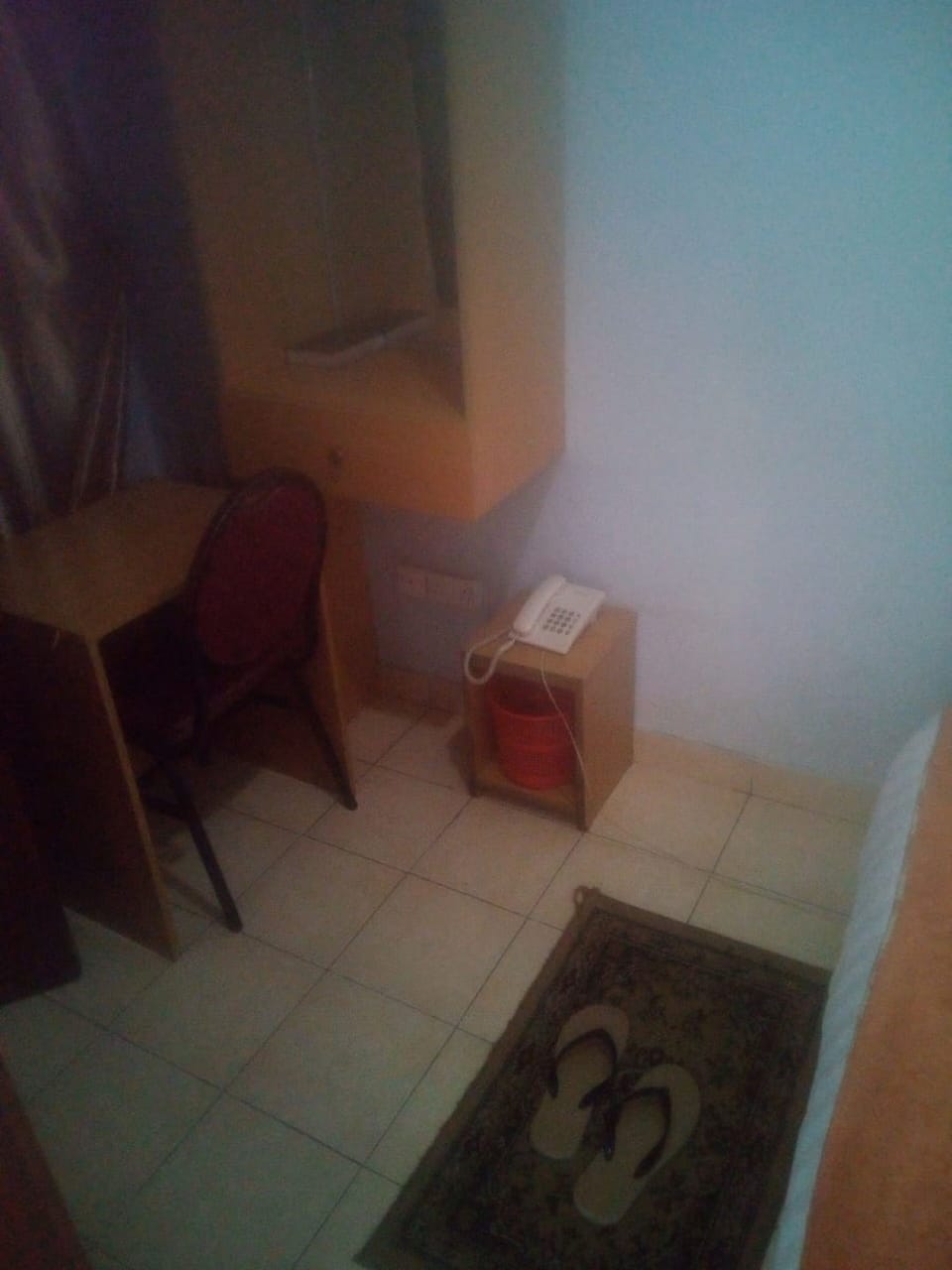 Single Room | Desk, bed sheets