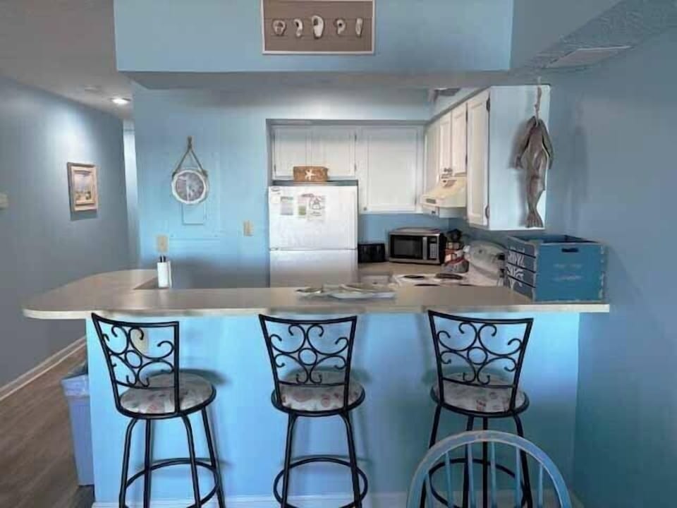 Additional Countertop Seating