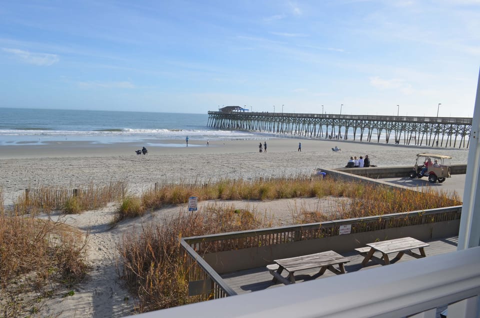Picnic Area & Close to Garden City Pier