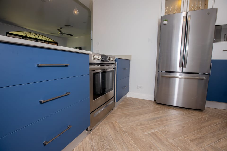 Clean, modern, and well-appointed kitchen.  New appliances.  Remodeled 2020.