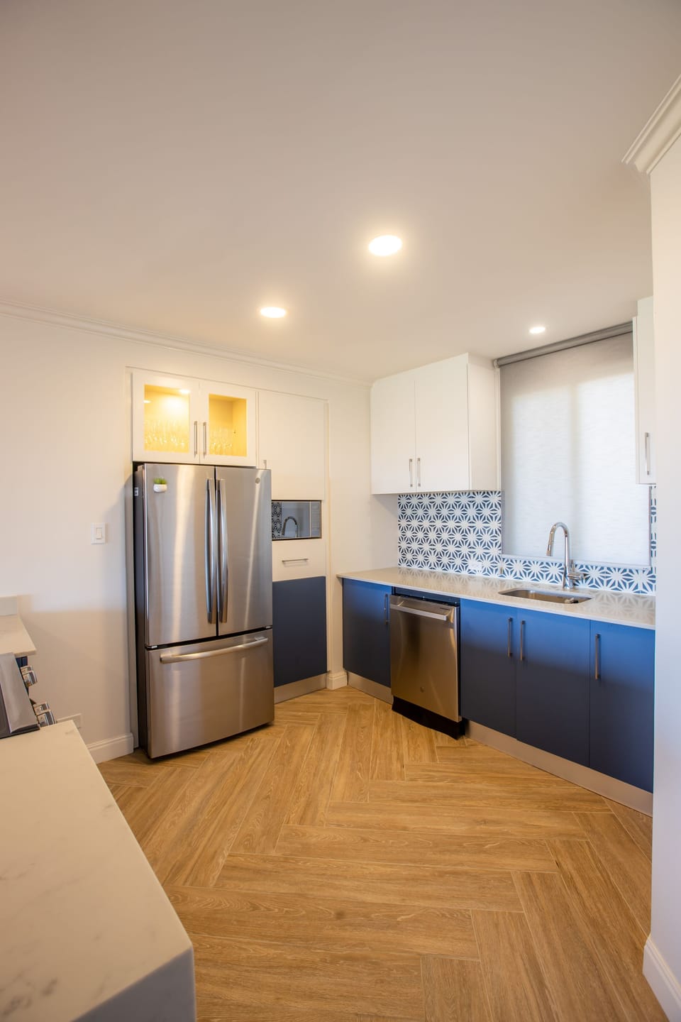 Clean, modern, and well-appointed kitchen.  New appliances.  Remodeled 2020.