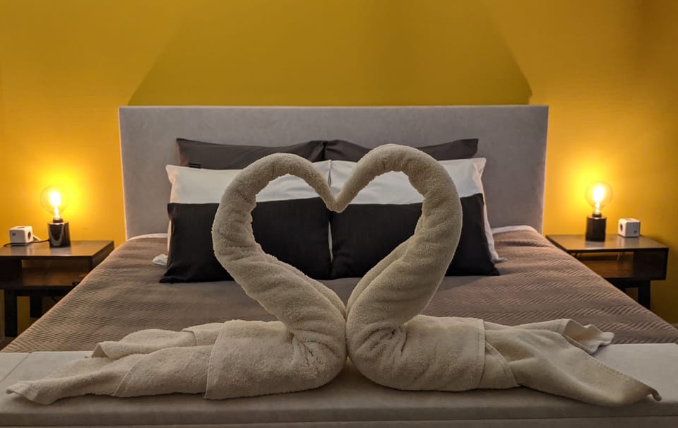 Deluxe Double or Twin Room | Individually decorated, individually furnished, laptop workspace
