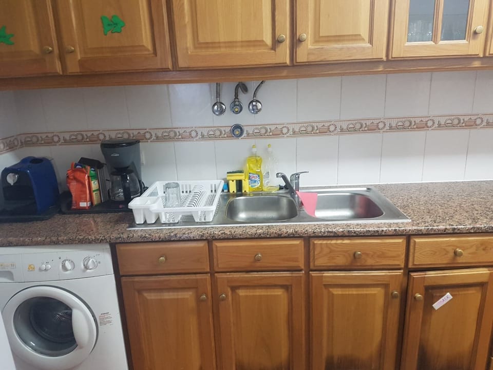 Family House, 4 Bedrooms | Private kitchen | Electric kettle