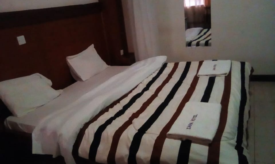 Double Room | Desk, free WiFi, bed sheets