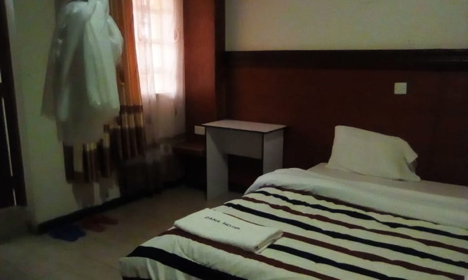 Double Room | Desk, free WiFi, bed sheets