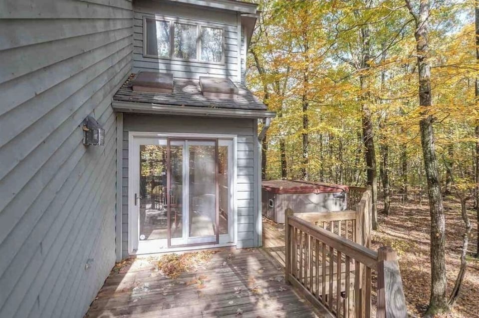 Side porch looking towards Wintergreen hiking connector trail