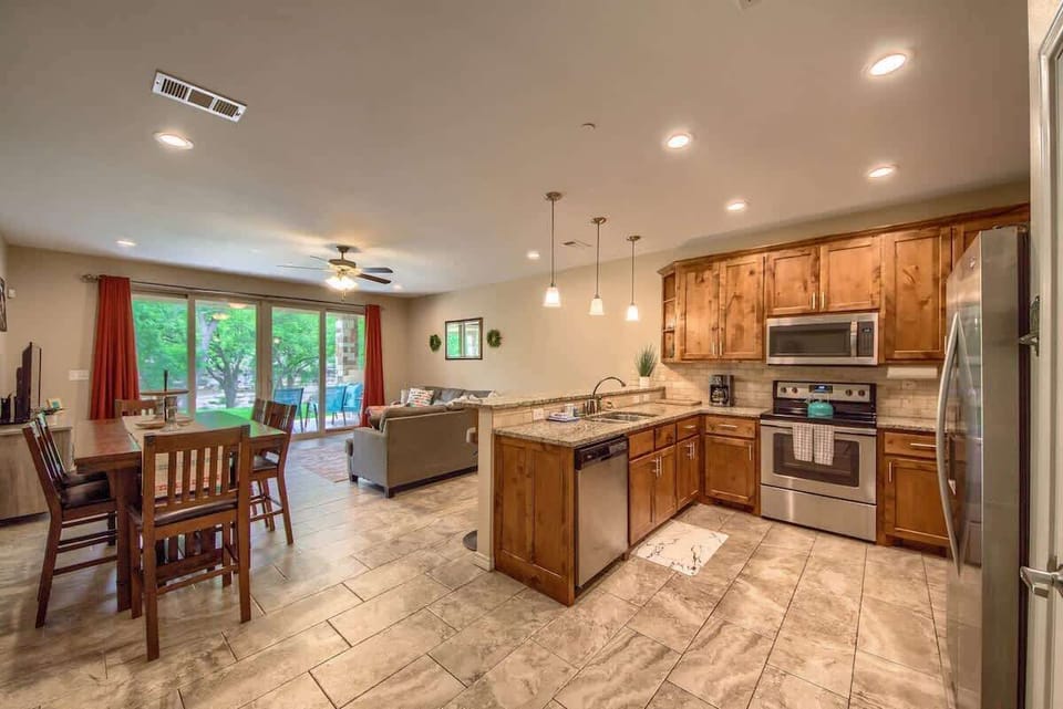 Fully stocked kitchen!
