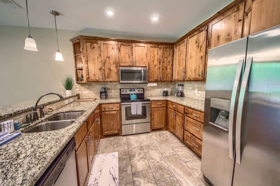 Fully stocked kitchen!