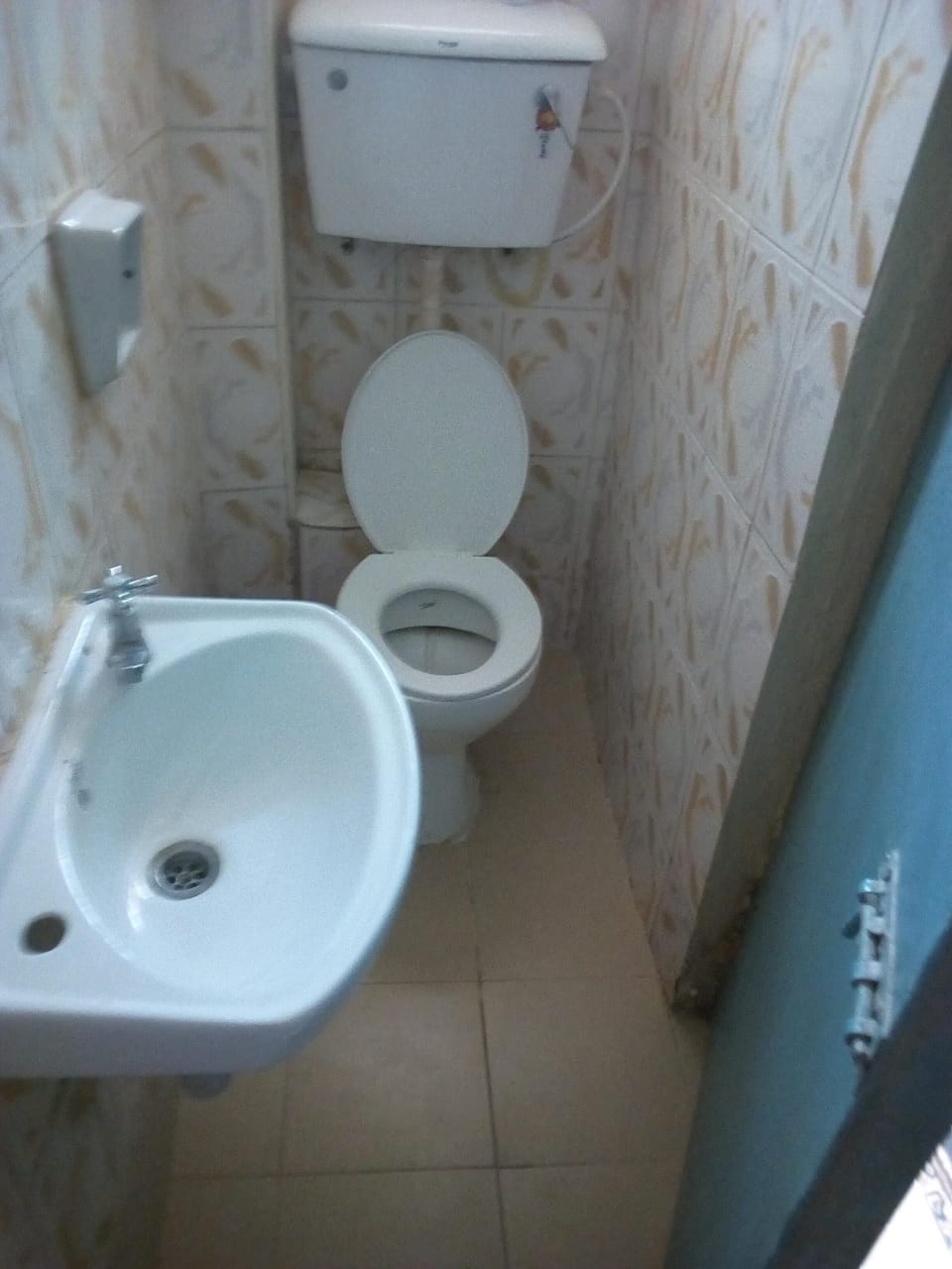 Single Room | Bathroom | Shower, free toiletries, towels