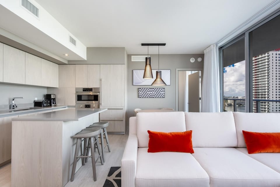 Family 3 bedroom Hyde Beach House Miami 22th floor (3400)