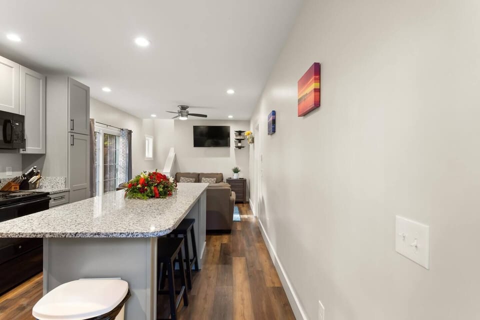 Eat-in Kitchen