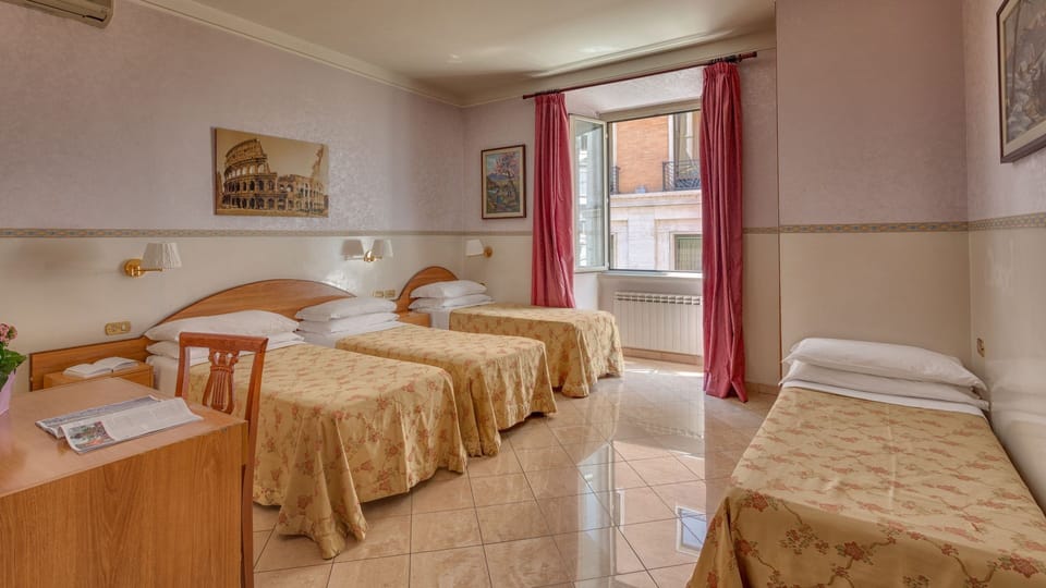 Quadruple Room | Soundproofing, WiFi (free), bed sheets