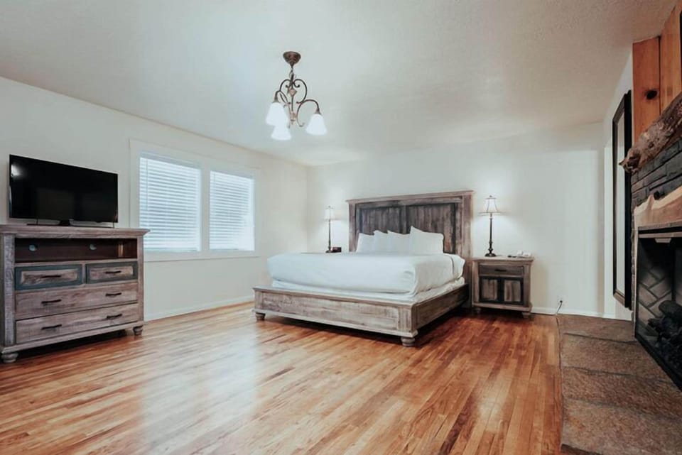 Family Suite, Multiple Beds | Free WiFi, bed sheets