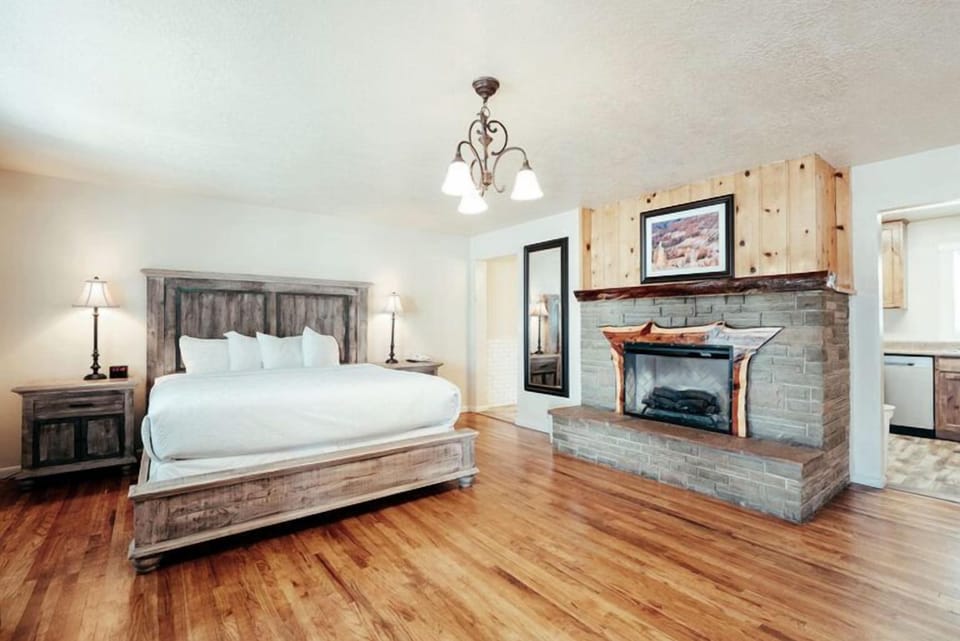 Family Suite, Multiple Beds | Free WiFi, bed sheets