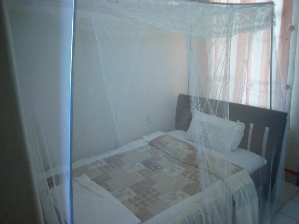 Single Room | Desk, free WiFi, bed sheets
