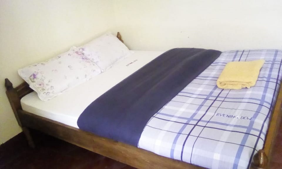 Double Room | Desk, free WiFi, bed sheets