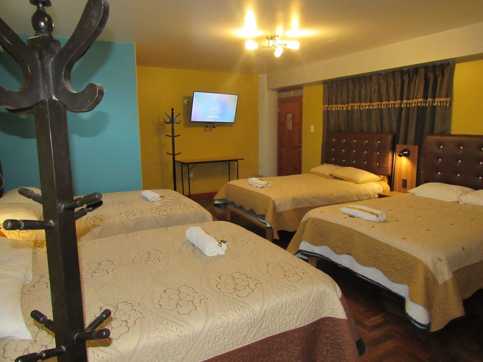 Quadruple Room | Desk, laptop workspace, free WiFi, bed sheets