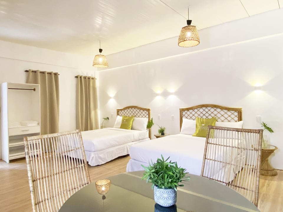 Paraluman Family Room | Minibar, in-room safe, desk, laptop workspace