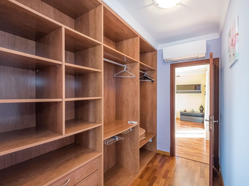 Cabinetry, Property, Furniture, Building, Shelf, Wood, Interior Design, Architecture, Lighting, Shelving