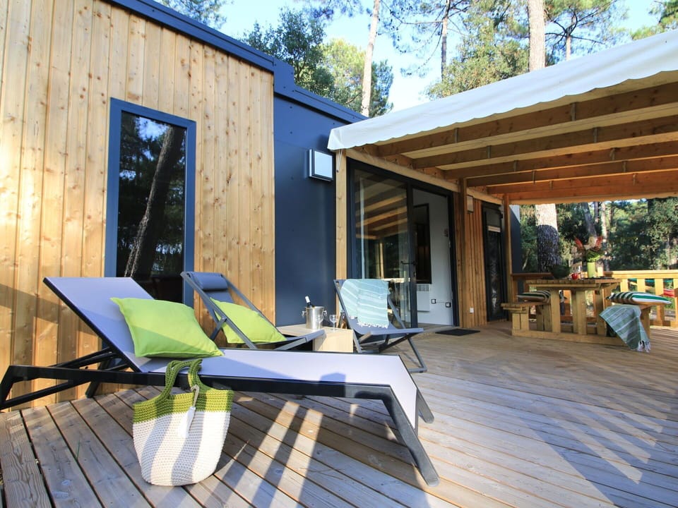 Furniture, Property, Building, Plant, Wood, Tree, Shade, Table, Outdoor Furniture, Architecture