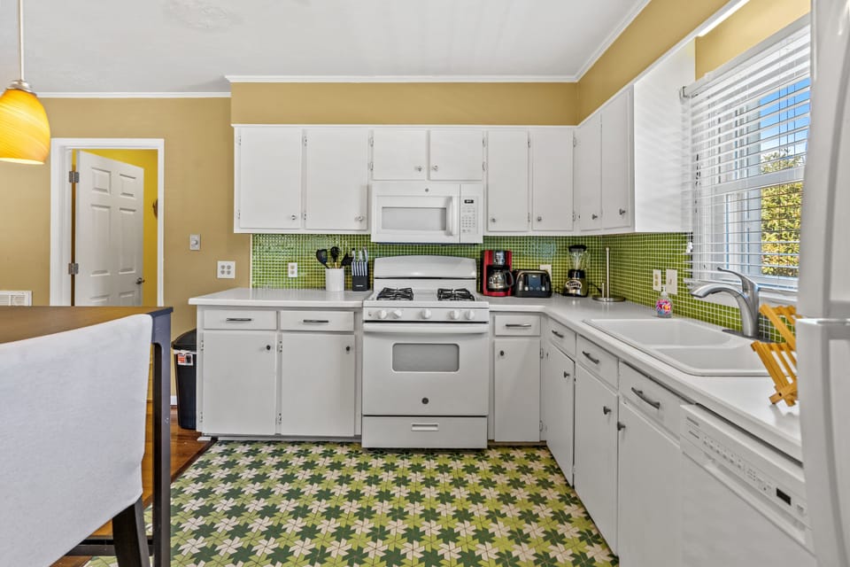 Fully equipped kitchen will help make meal prep a breeze. 